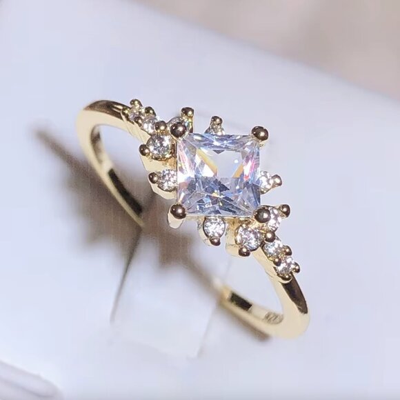 18k Gold Dainty Princess Cut Diamond Ring - Picture 10 of 11